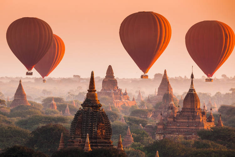 Prenez une montgolfière pour voir des milliers de temples à Bagan